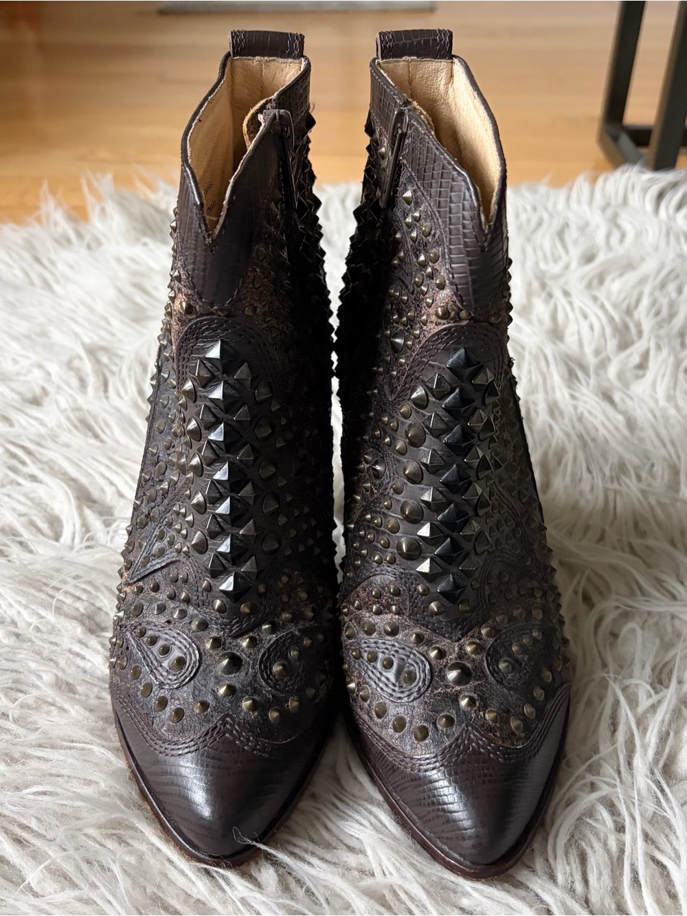 Frye Remy Deco Studded Leather Western Brown Heeled Ankle Booties Boots EUC 6.5 - Picture 3 of 11